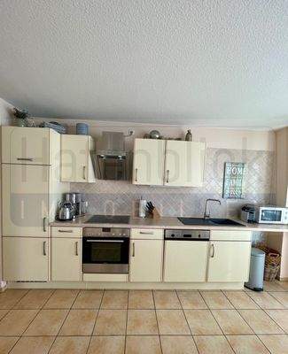 Offene Einbaukücke.