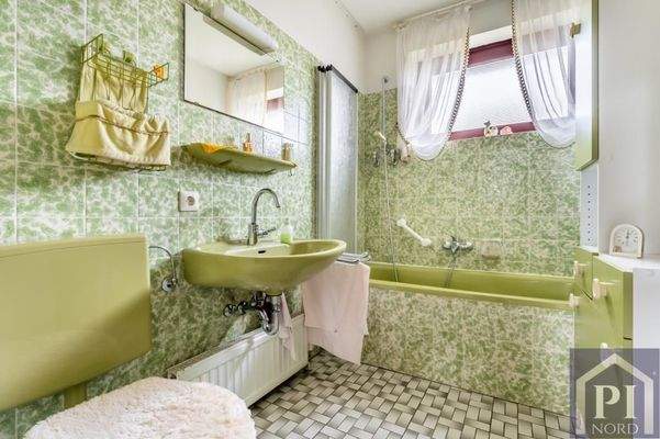 Wannenbad mit Fenster