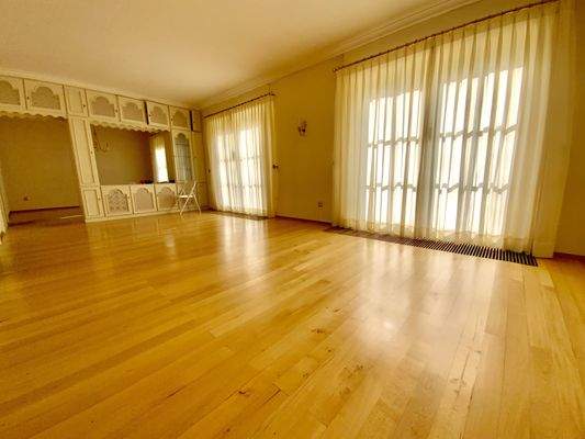 großzügigen Wohnzimmer