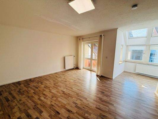 10 Wohnzimmer mit Loggia