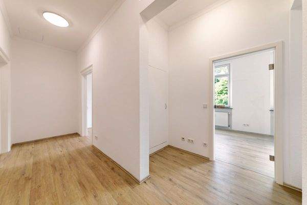 2 OG Links: Büro/Wohnung (Leerstand)