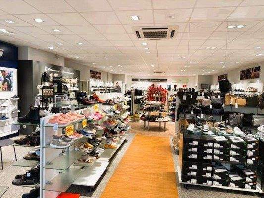 LL 1365 Blick in den Laden