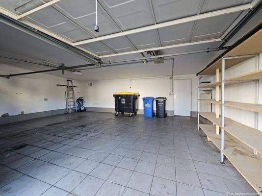 Garage für 3 PKWs