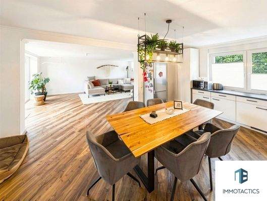 Küche - Blick ins Wohnzimmer