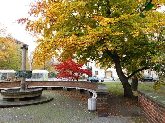 Durchgang zum Brunnen