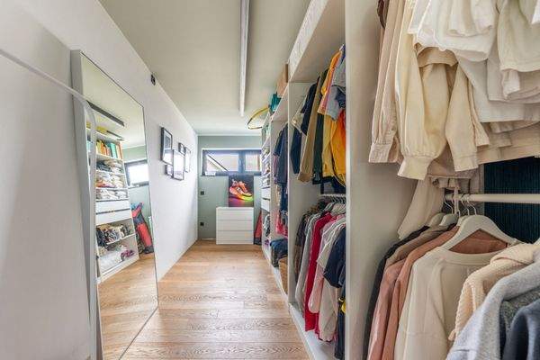 Begehbarer Kleiderschrank