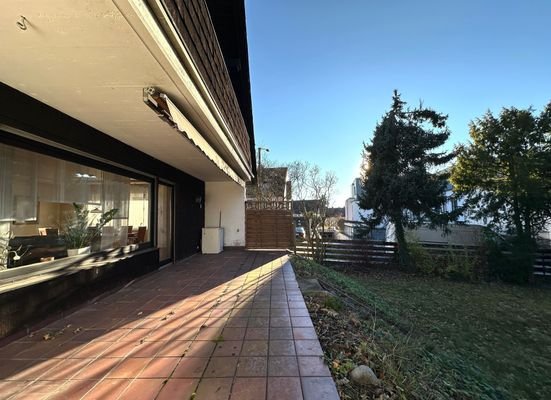 Terrasse mit Blick auf den Garten