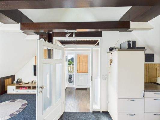 CAM03784G0-PR0076-STILL049