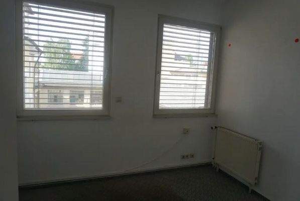 Vorderhaus, 1. OG, unrenoviert 