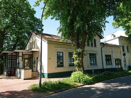 Gesamtansicht Straßenseite