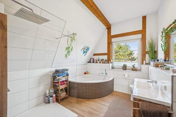 EV - Badezimmer Dachgeschoss