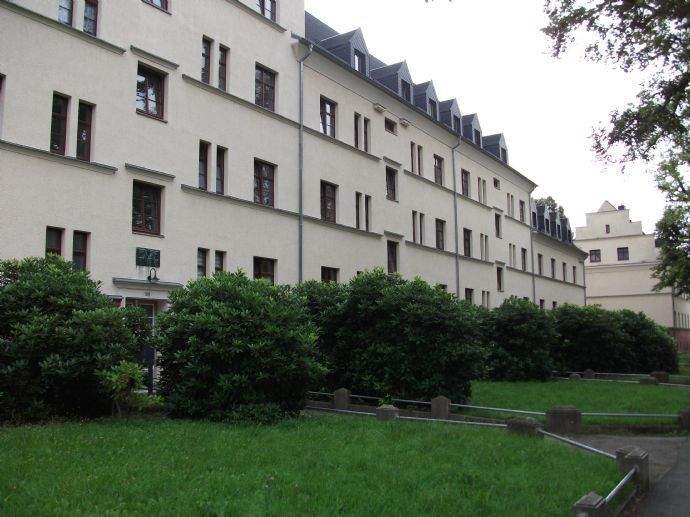+++ 2 Zimmer Wohnung+ STELLPLATZ + Bad mit Fenster +++