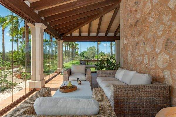 Großzügiger Wintergarten