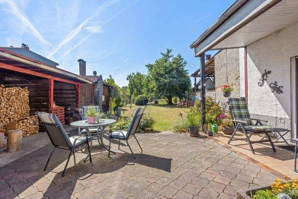 Blick von Terrasse in den Garten