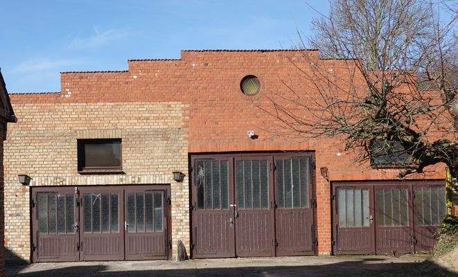 Garage mit Metallwerkstatt