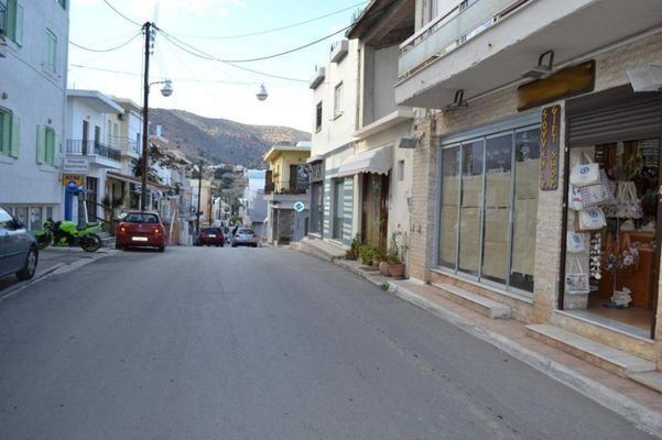 Kreta, Elounda: Erdgeschoss-Wohnung/-Geschäft im Zentrum zu verkaufen