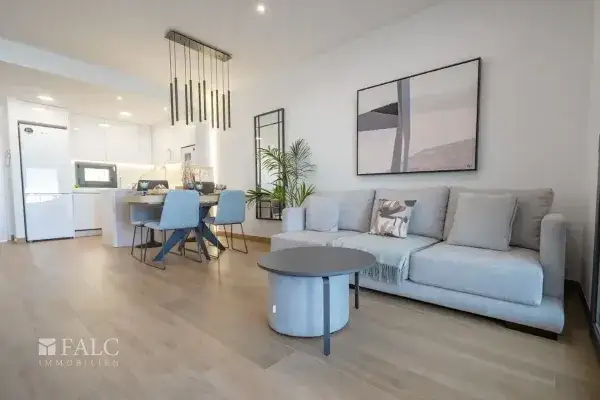 Blick zur offenen Küche