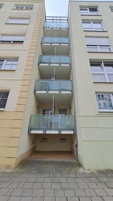 Foto_Balkone_Straßenseite.jpg