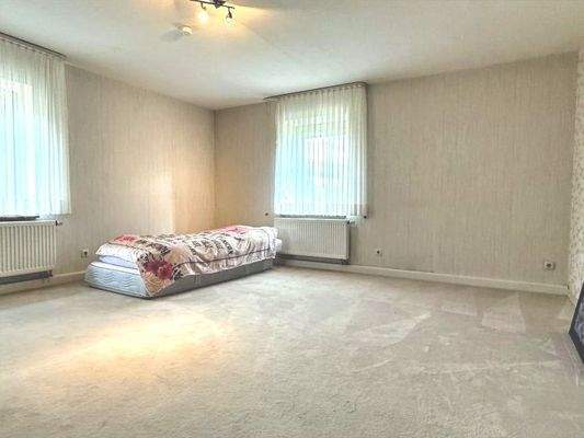 großes Schlafzimmer OG