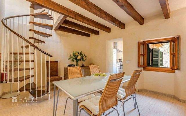 Wohn-/Esszimmer mit Kamin