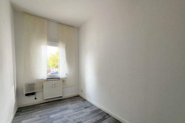 Schmales Schlafzimmer EG