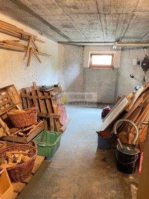 Kellerabstellraum / Holzlager UG