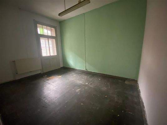 Zimmer 3 hofseitig mit Balkonzugang