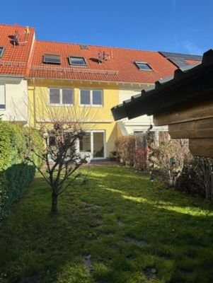 2) Garten zum Haus