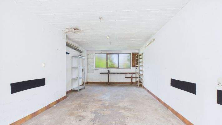 CAM03143G0-PR0189-STILL029