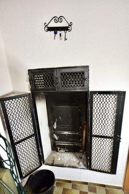 EG Kachelofen Rückseite Diele