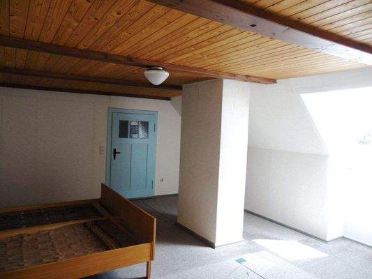 Schlafzimmer DG links