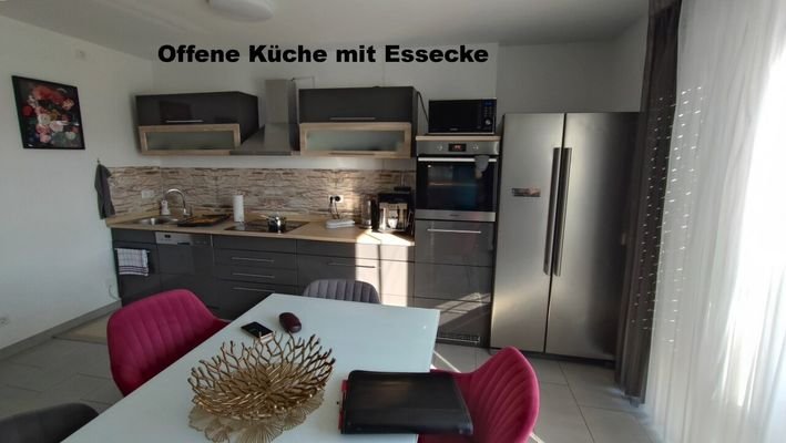 Offene Küche mit Essecke