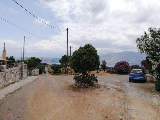 Innerhalb des Dorfes und in der Nähe des Marathi-Strandes