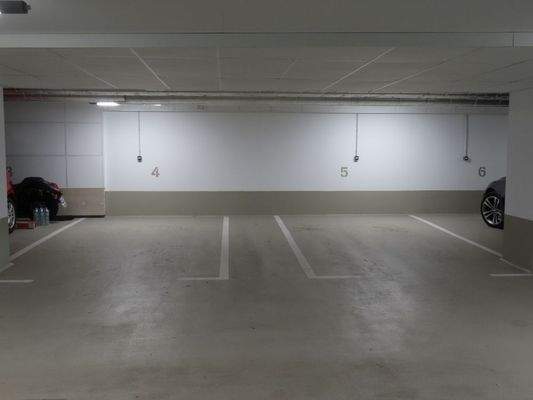 zwei übergroße Stellplätze