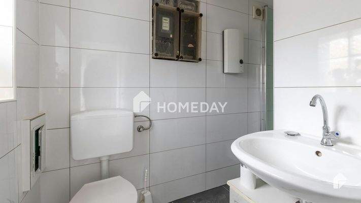 Nebengebäude Badezimmer 1