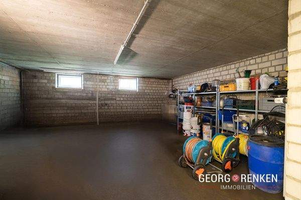 EFH Karlshöfen Geräteraum vor Tiefgarage Keller