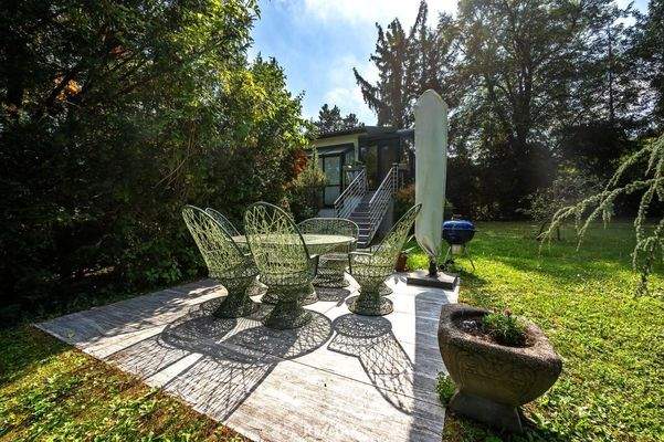 Gartenterrasse  | Blick auf den Bungalow