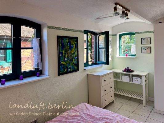 Schlafzimmer im ausgebautem Stall, Blick auf das W