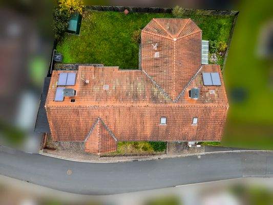 Drohnaufnahme Dach (mit Nachbarhaus)