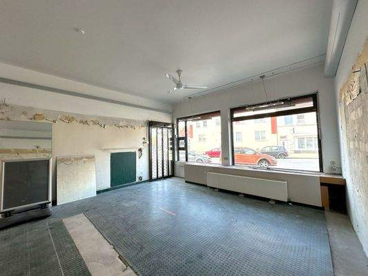 Ladenfläche mit Blick zum Schaufenster