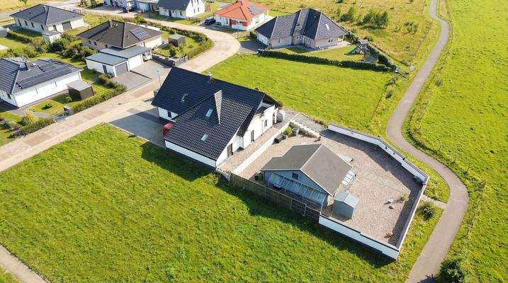 Grundstücksansicht [KI-optimiertes Foto]