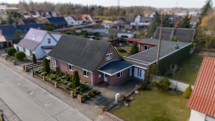 Einfamilienhaus mit Anbau