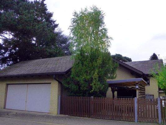 Doppelgarage und Carport