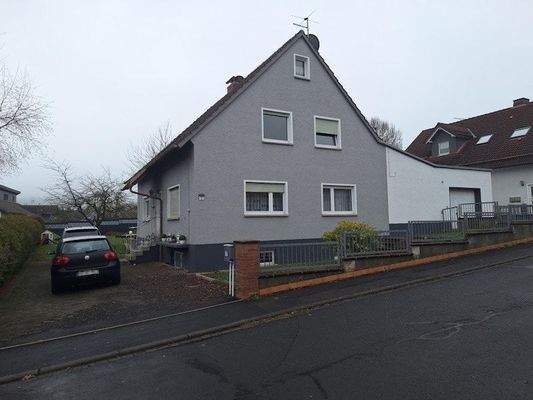 Strassenansicht mit Hof