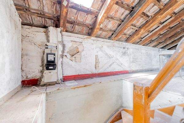 Zähler neben der Treppe