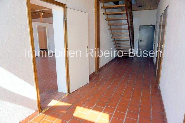 Der Flur mit Zugang zu den Büroräumen