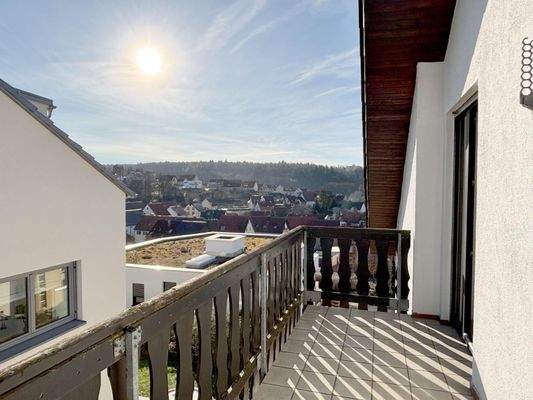 ... kleinem Aussichtsbalkon