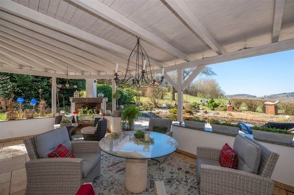 überdachte Terrasse