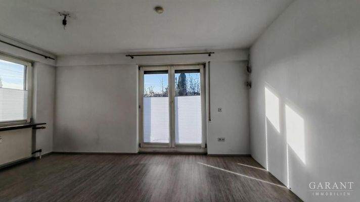 Schlafzimmer o. Büro EG Balkonzugang