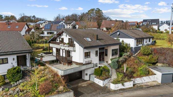 Freistehendes Einfamilienhaus mit Garten